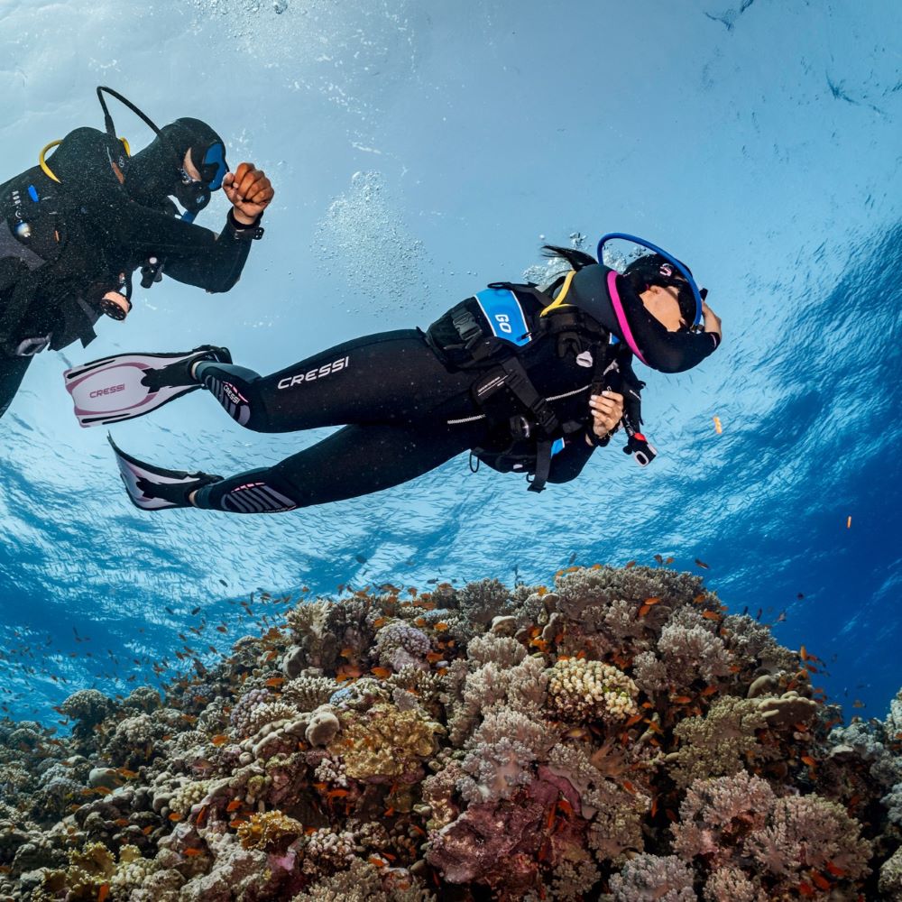 Scuba student listening to instructor before entering water