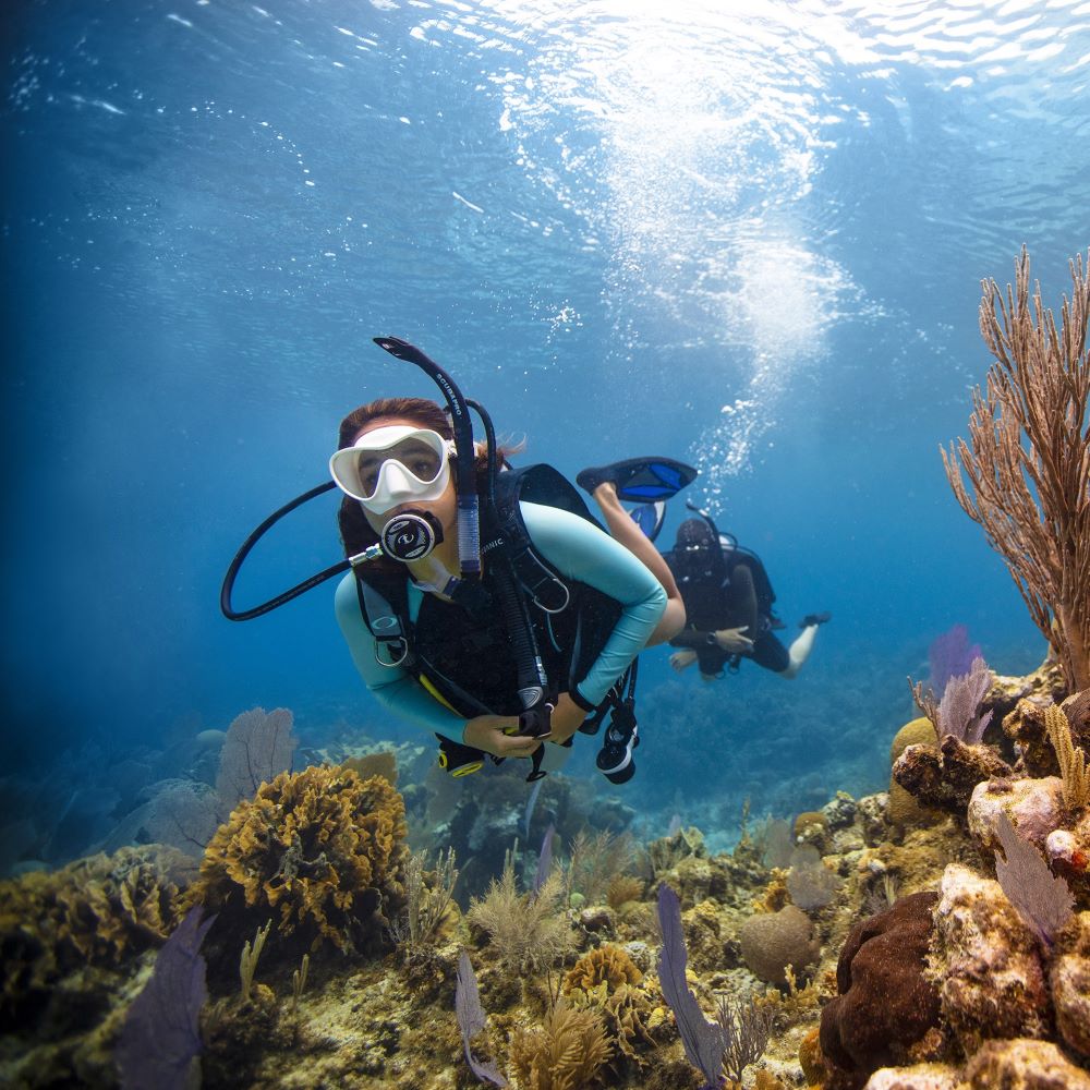 New scuba divers ready to begin training