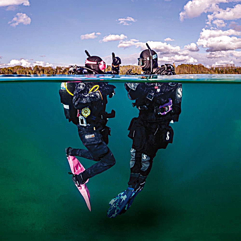 Open water diver students during training