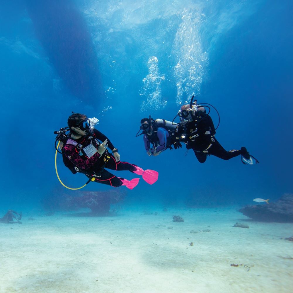 Scuba class gearing up for beginner training